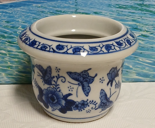 Chinoiserie White and Blue Butterfly and Flower Small Planter Pot - Picture 3 of 8