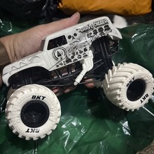 SPIN MASTERS MONSTER JAM RARE WHITE GRAVE DIGGER SCALE 1/24 MONSTER TRUCK