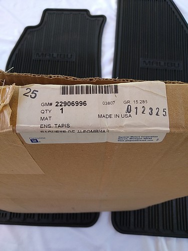 OEM NEW Front & Rear All Weather Rubber Floor Mats w/Logo 13-16 Malibu 22906996 - Picture 6 of 7