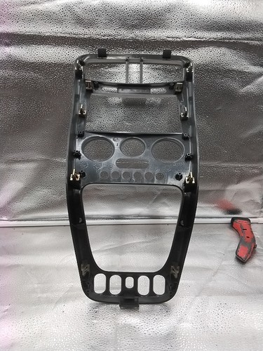 NEW 2005-06 Chevrolet Equinox Center Dash Radio Climate Control Bezel Silver OEM - Foto 5 di 5