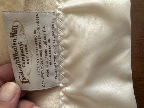 100% Virgin Wool Oversized Queen Blanket Cream Color 94x106 With Satin Trim - Picture 2 of 4