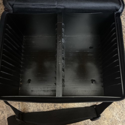 Vtg Case Logic 30 CD/Game Carrying Case W Strap Storage/Travel Zip Hard Plastic - Picture 4 of 6
