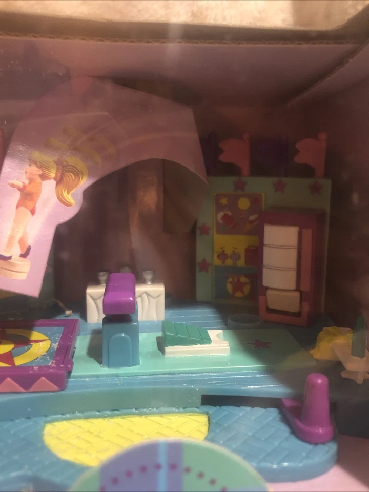 Vintage 1999 Polly Pocket Ginástica Trampolim Mágico Conjunto Magnético Mattel - Imagem 3 de 4