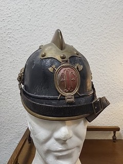 Feuerwehrhelm um 1900 mit Löwenköpfe