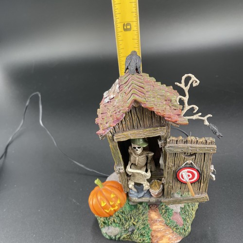 DEPT 56 Halloween Schneedorf Halloween Plumpsklo Skelett Licht 4024037 funktioniert - Bild 15 von 16
