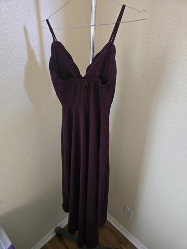 Vestido sin mangas Speechless alto-bajo borgoña con cremallera - Imagen 2 de 3