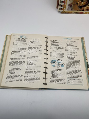 Vintage Betty Crocker Cookbooks Good And Easy & Cookbook For Boys & Girls  1975 - Foto 18 di 19