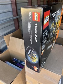 LEGO TECHNIC: Volvo L350f Wheel Loader (42030)