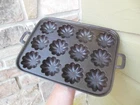 Nice Vintage Lodge Cast Iron Turks Head Gem Muffin Pan 12 Slots