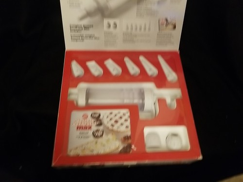 Wilton Dessert Decorator Cookie Cake Max Kit With Piping Coupler - Picture 8 of 8