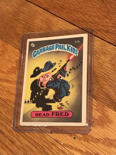 1985 GARBAGE PAIL KIDS DEAD FRED # 57b KARTENAUFKLEBER