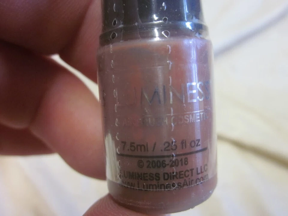 Maquillaje con aerógrafo serie sombra de ojos LUMINESS tono 41 .25 oz - nuevo sellado Foto 2 de 3