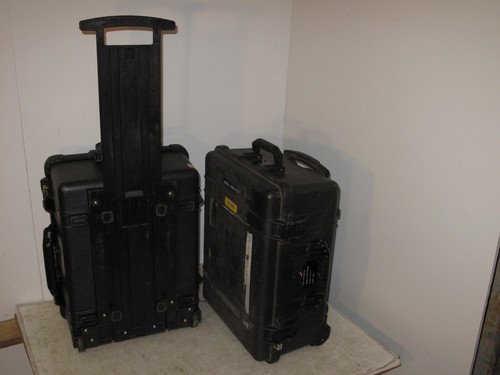 Pelican Protector 1560 Case 23x18x11 OD 19x15x9 ID Wheels PullOut Handle Damaged - Picture 13 of 19