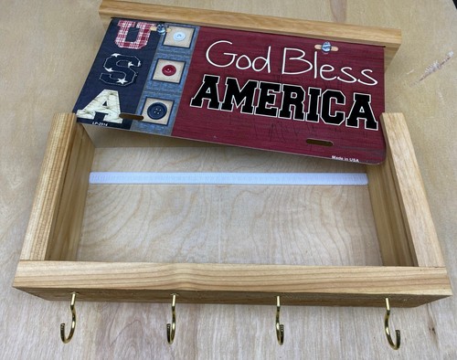 NEU QUILTERS GOD BLESS AMERICA abschließbare Waffe Schmuck Versteck Box Holz Wandkunst - Bild 2 von 11