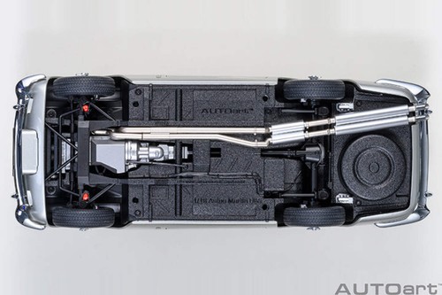 AUTOart Aston Martin DB5 Silver 007 James Bond (NO ARMI) Betulla Argento 1:18 - Foto 8 di 20