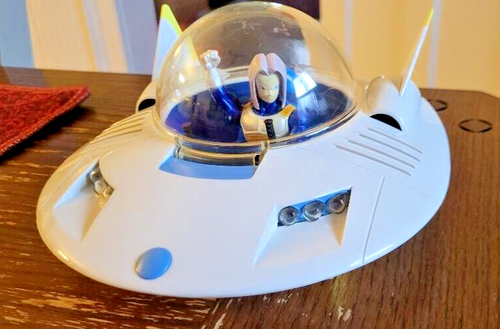 dragon ball z trunks capsule corporation ship , saucer, space , very scarce - Picture 16 of 16