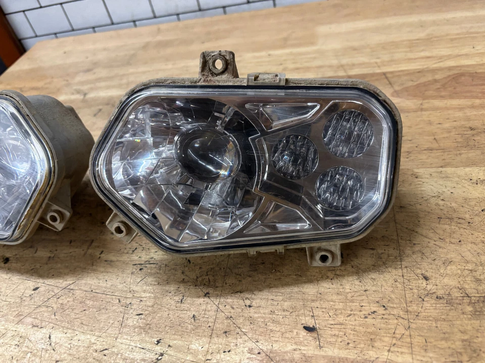 Polaris RZR 900 XP EPS 2013 原始设备制造商前灯 LED 灯 12 11 2411597 — 第 3/4 张图片
