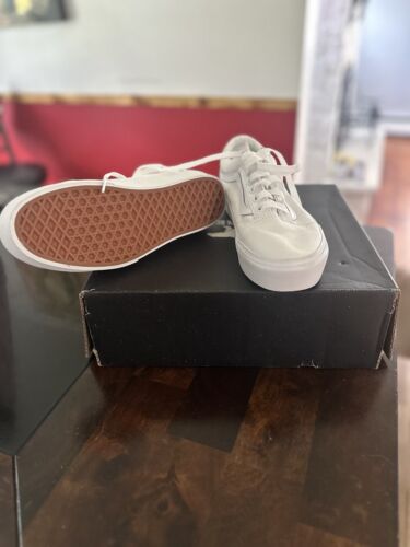Vans Old Skool Sk8 niedrige Plateau-Damen-Sneaker Größe 6,5 dreifach weiß - Bild 2 von 5