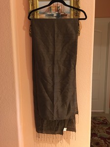 COLDWATER-CREEK-100-SILK-MADE-IN-INDIA-BROWN-WITH-FRINGE-SCARF-WRAP-28-69