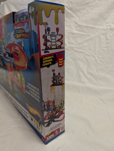 Hot Wheels City Mega Car Wash Playset with 1 Toy Color Shifters Car in 1:64 Scal - Picture 6 of 6
