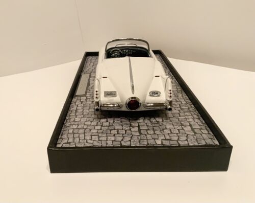 1/18 1951 Buick Le Sable Concept car bianca LE 200 pz. Minichamps - Foto 3 di 11