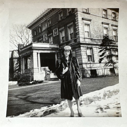 Knox Mansion (Buffalo, New York) Woman in Fur Coat 1945 VINTAGE PHOTO ORIGINAL - Picture 1 of 3