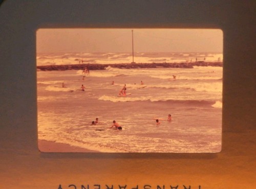 Retro 1960s Beach Color Slides (23) – Ocean, Swimsuits, Sand, Americana - Picture 10 of 15