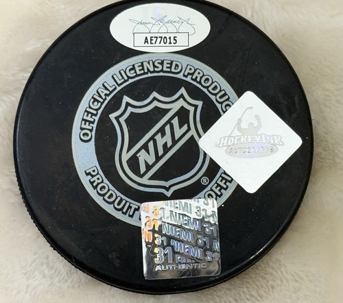 Antti Niemi Signed 2010 Stanley Cup Champs Hockey Puck  JSA COA Auto - Inscribed - Picture 4 of 4