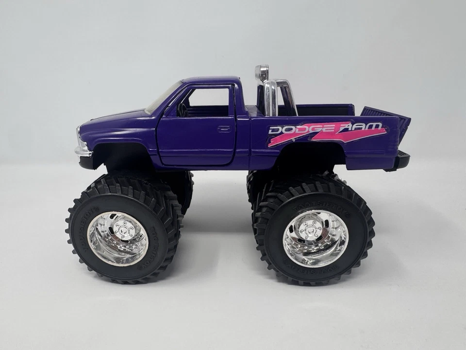 1995 Tootsietoy 道奇 Ram 1500 怪物卡车 8 英寸紫色压铸 — 第 2/4 张图片