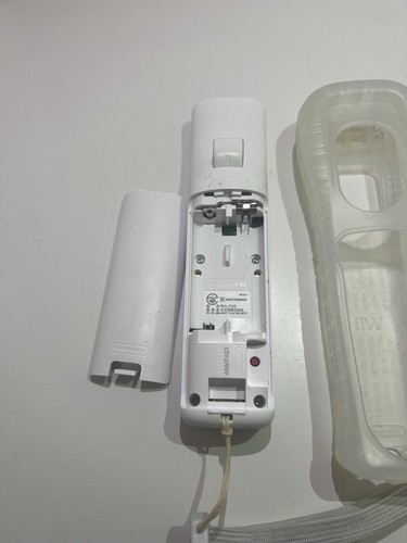 Mando Oficial Nintendo Wii. Funda y correa de muñeca de silicona - Imagen 5 de 8