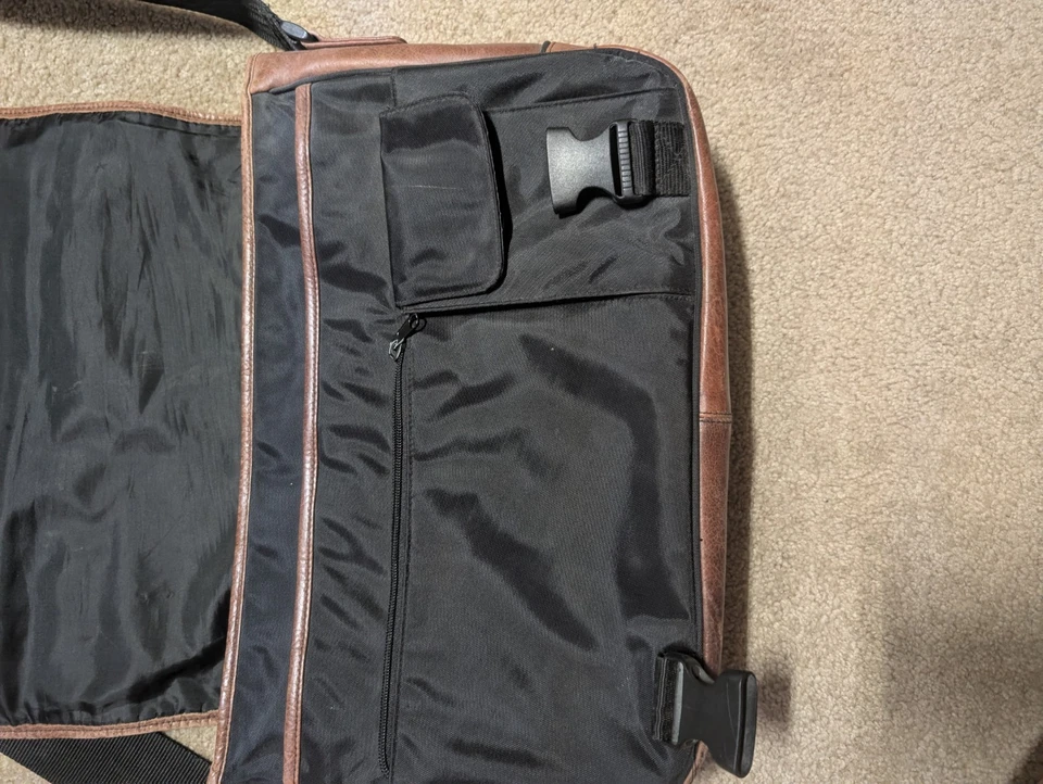 Wilsons 棕色皮革笔记本电脑邮差包复古旅行肩带 — 第 4/4 张图片