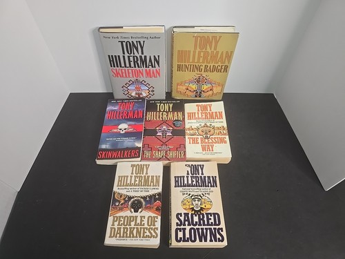 Tony Hillerman Mystery Lot of 8 Books - Leaphorn & Chee Series - 2 Hardcovers + - Bild 1 von 22