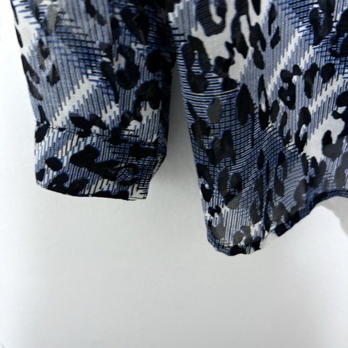Blusa CAbi Mujer L Azul Fatale Leopardo Semi Transparente Ligera Top 977 - Imagen 6 de 11