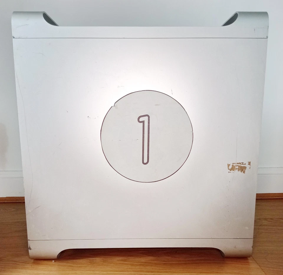 Apple Mac Pro 1.1 A1186 dual CPU Intel Xeon 8GB RAM 500GB HDD GPU 7300GT working - Image 4 of 4