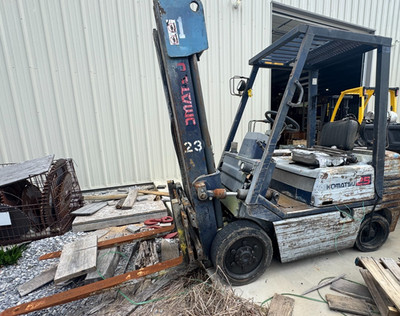 KOMATSU 25 PROPANE FORKLIFT 2500LBS. FORK TRUCK