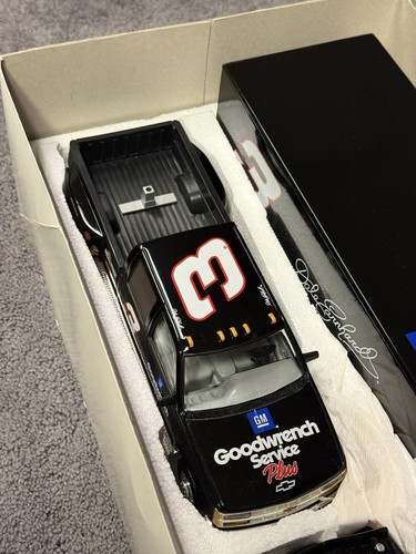 Action Brookfield 1:24 Dale Earnhardt #3 Goodwrench Oreo 2001 Crew Cab & Trailer - Picture 3 of 20