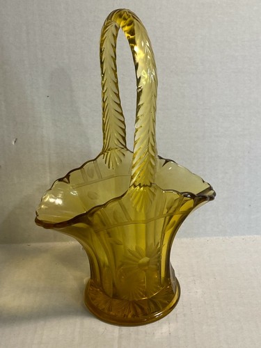 Bride’s Basket Etched Gold Pressed Glass 9 1/4" tall Beautiful and VTG - Picture 8 of 12
