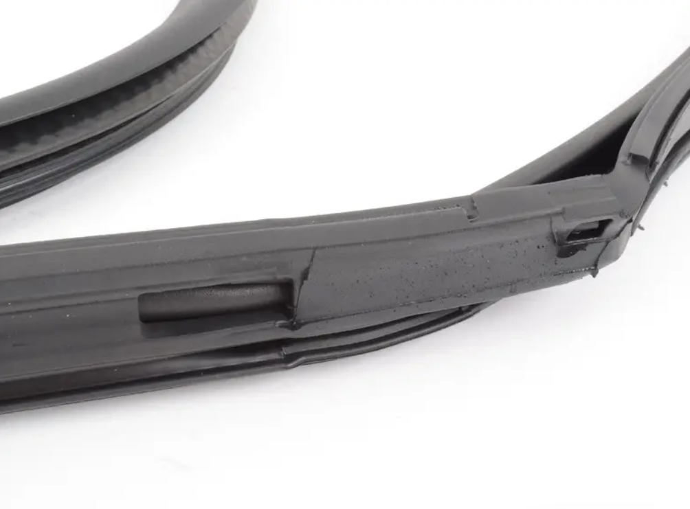 OEM MINI Clubman R55 Front Left Door Seal 7167217 51767167217  