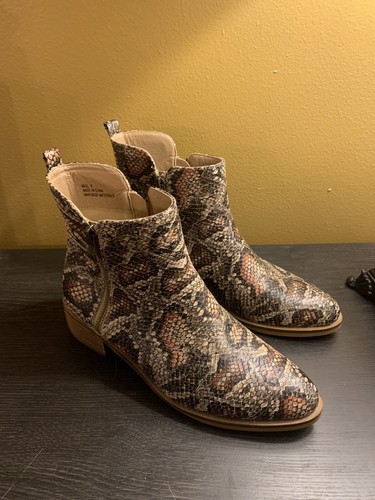 Boutique By Corkys Booties Women Size 8 Neal Pattern Snake Print Boho Festival