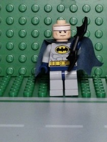LEGO Super Heroes The Batcave 6860 Batman Minifigure only 