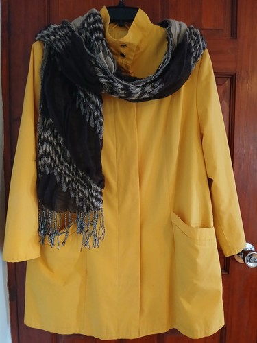 Vintage Ladies Yellow Lined Rain Jacket Size aprox 16