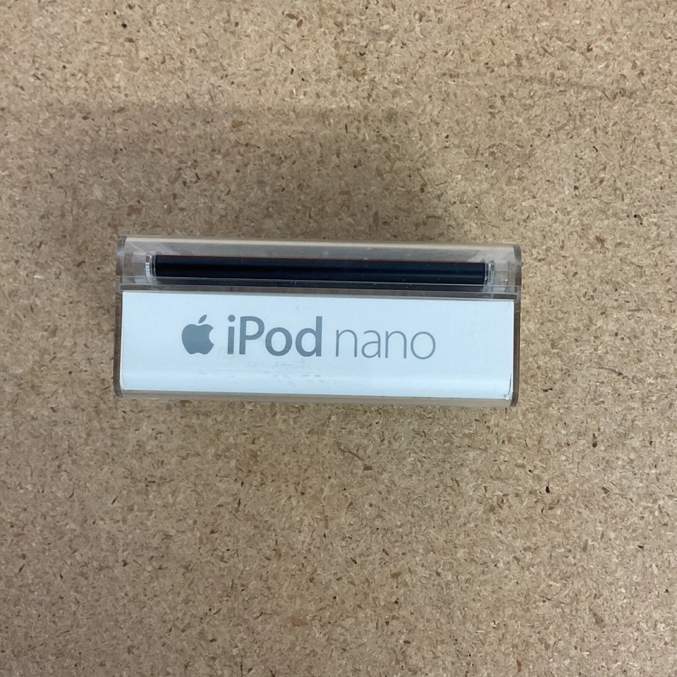 Apple iPod nano 2nd Generation Black (8 GB) Brand New Factory Sealed MA497LL/A - Image 3 of 4