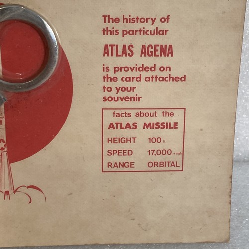 VINTAGE ATLAS AGENA MISSILE KEYCHAIN SOUVENIR ACTUAL FLOWN FRAGMENT ON CARD - Picture 5 of 10