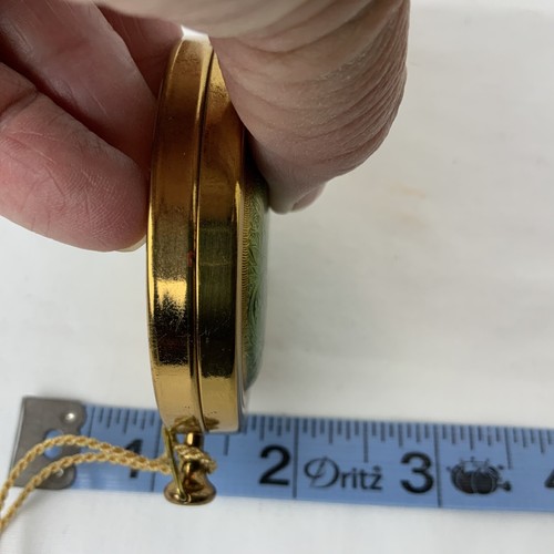 Vintage Zell Fifth Avenue Makeup Mirror Compact Green Gold Tone Original Tassel - Picture 11 of 12
