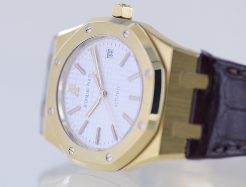 Audemars Piguet Uhr Royal Oak Automatic Date 18K Gelbgold 39mm 15300 white Dial - Bild 11 von 16