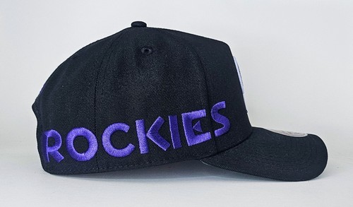 Sombrero Mitchell & Ness Colorado Rockies Topps 2.0 Side Pro Pinch Snapback - Imagen 4 de 7