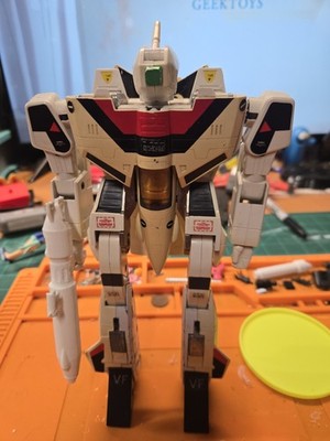 Bandai Valkyrie VF-1 Transforming Robot/Fighter Jet Toy 1984 Japan w/Missile