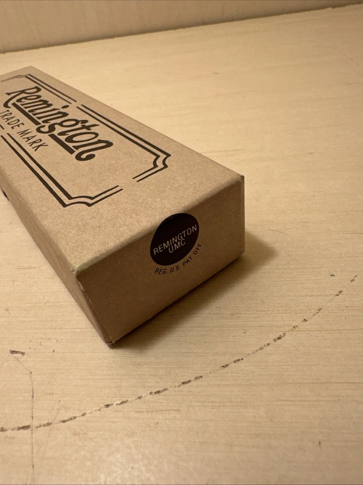 Nuevo en caja 1990 Remington UMC R1306, edición especial "Tracker" 4 1/2" cerrado hecho en EE. UU. Foto 2 de 4