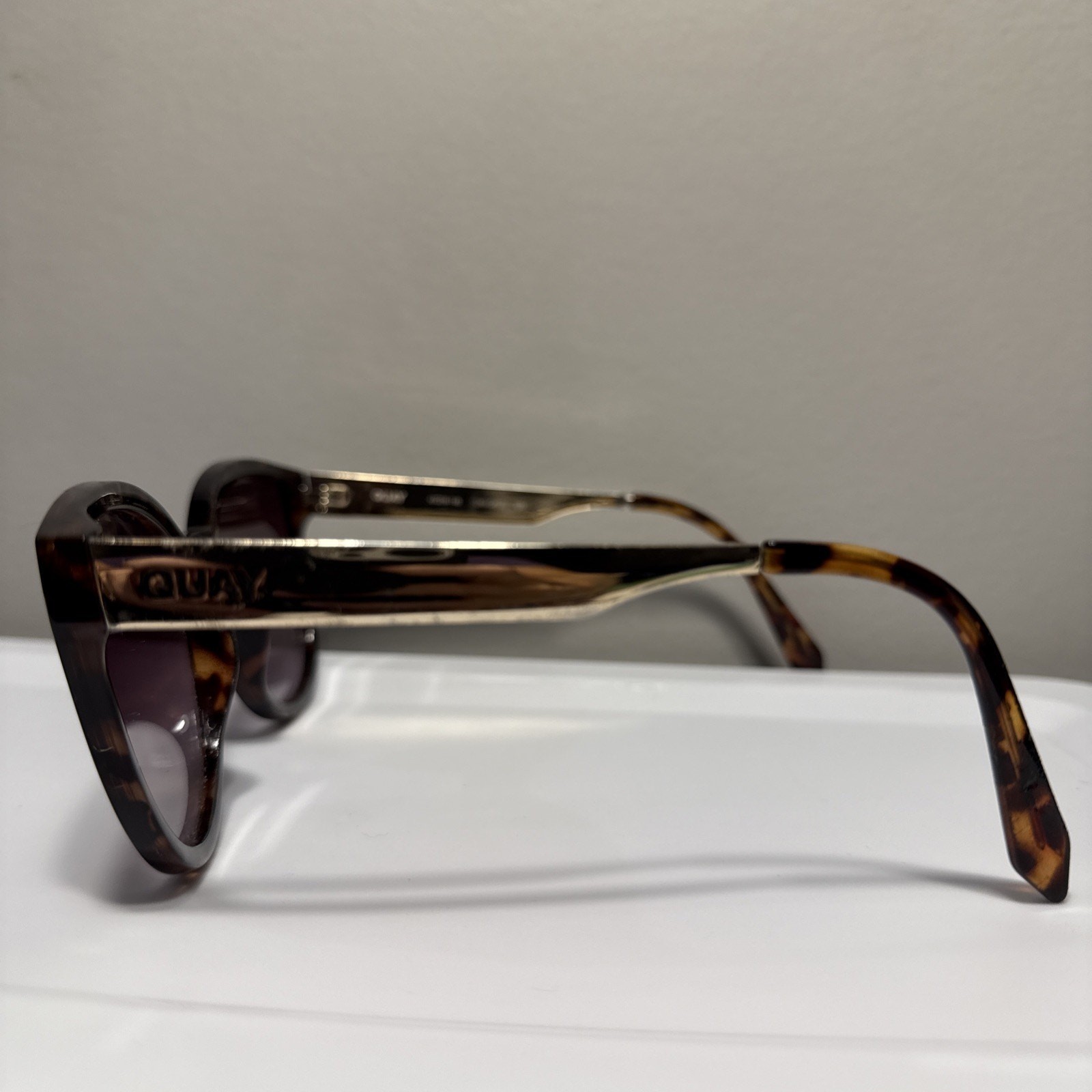 Quay Brown Solid Gradient Classic Date Night Cat … - image 2