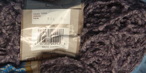 2+ neue Knäuel Bernat Soft Boucle 'Retired Mauve Farbtöne Garn - Bild 3 von 5